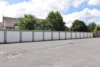 Autostandplaats gelegen te Sint-Kruis, op wandelafstand afstand van Brugge. De locatie is makkelijk bereikbaar en ideaal voor wie een veilige...