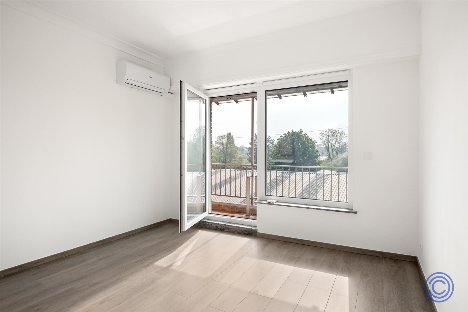 Volledig gerenoveerd 2-slp appartement met zonnig terras! - foto 5