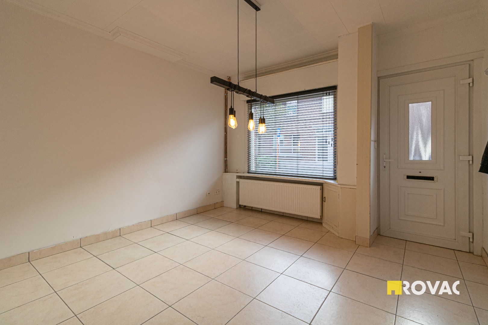 Verzorgde rijwoning met grote tuin! - foto 3