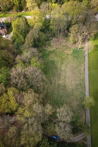 Ruim perceel grond van 6.760m² te koop in waardevol agrarisch gebied nabij het centrum van Westmeerbeek. Dit hoekperceel is deels bebost en zorgt...