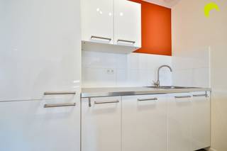 Dans une rue-jardin à circulation limitée à Deurne-Zuid, nous trouvons ce magnifique appartement 100 % prêt à emménager, situé au 2ᵉ étage d’un...