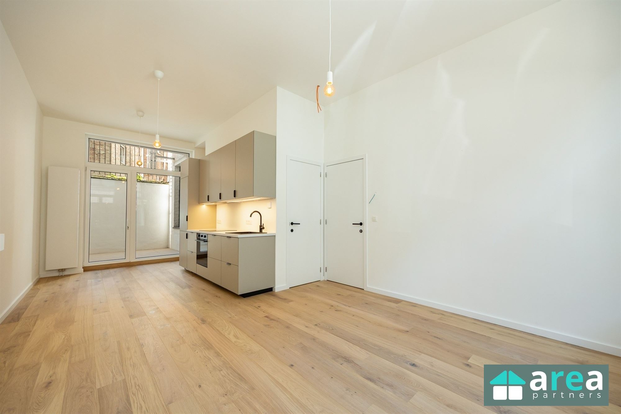 Gerenoveerd 1slpk appartement met koer op het trendy Zurenborg! - foto 3