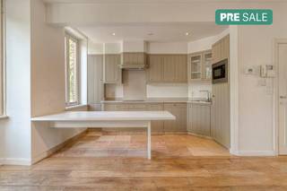 Vous recherchez une maison dans un emplacement central à Courtrai ? Alors vous êtes au bon endroit sur la place du Dam. Cette maison dispose de...