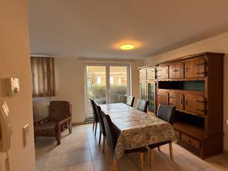 <p>Gelijkvloers appartement bestaande uit: ruime leefruimte, ingerichte open keuken, nachthal, apart toilet, 2 slaapkamers, badkamer met ligbad, wasplaats en garage.<br /><br />Rustig gelegen te Geel-Larum en vlot bereikbaar.<br /><br />Huurprijs: €775/maand (geen extra algemene kosten).<br /><br />Contacteer ons kantoor voor meer info of een bezoek ter plaatse via 0472/533.946 of mail naar info@immo-b.be!</p>