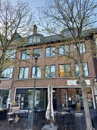Instapklaar 1-slaapkamerappartement in het hart van Bilzen-Centrum.Dit charmante appartement met 1 slaapkamer bevindt zich op een toplocatie aan de...