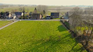 In Amougiesl, aan de overzijde van de taalgrens, 5 minuutjes van Kluisbergen.Wil je elke dag op je terras genieten van de zon tot deze aan de...