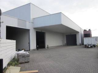 - 540m² magazijn <br />- 95m² kantoor <br />- vrije hoogte 6m<br />- opslag of productie<br />- locatie nabij E17