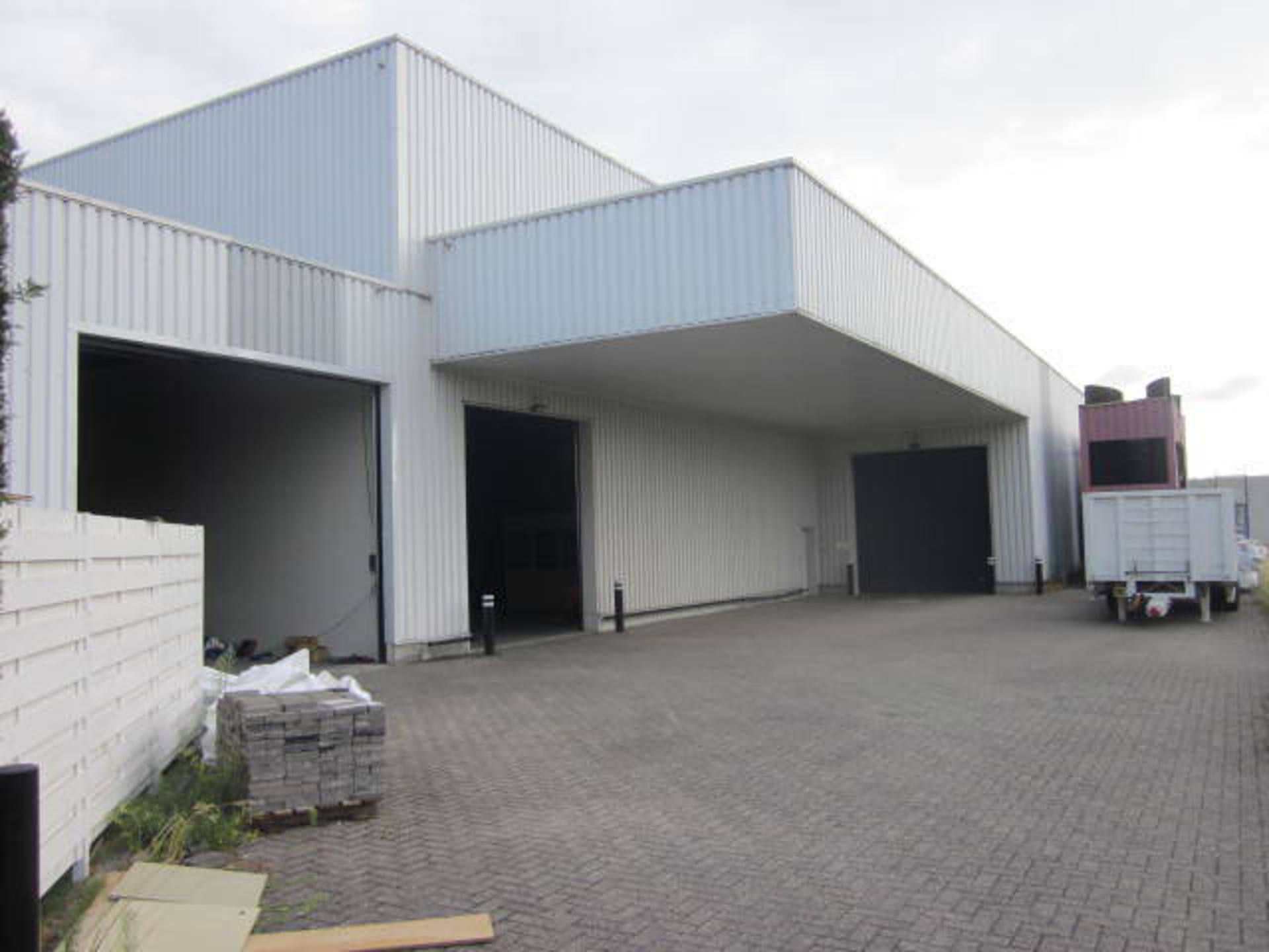 - 540m² magazijn - 95m² kantoor - vrije hoogte 6m- opslag of productie- locatie nabij E17