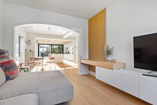 Recent gerenoveerde woning met hoogwaardige afwerking in hartje SchildeGelegen in het centrum, combineert deze recent gerenoveerde woning een...