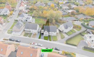 In het rustige en charmante Bellegem vind je deze instapklare en goed onderhouden gezinswoning, gebouwd in 2009. De woning combineert...