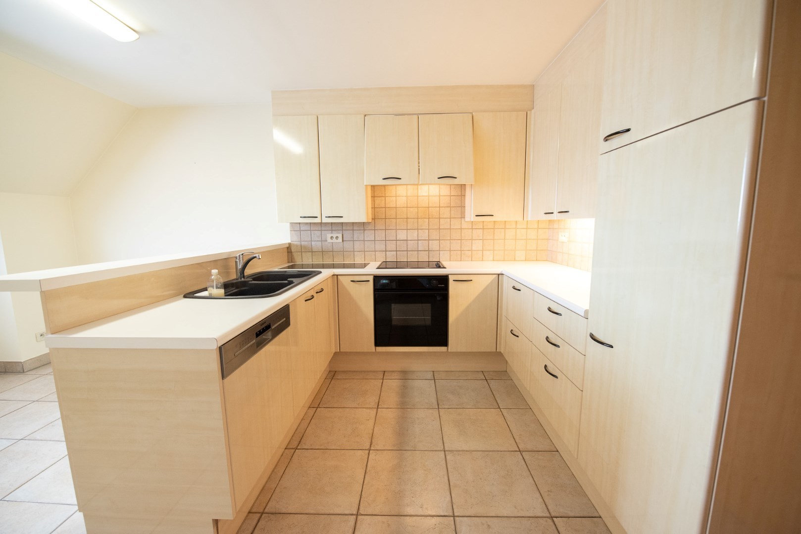 Ruim duplex appartement met terras en garage in centrum Zulte! - foto 4