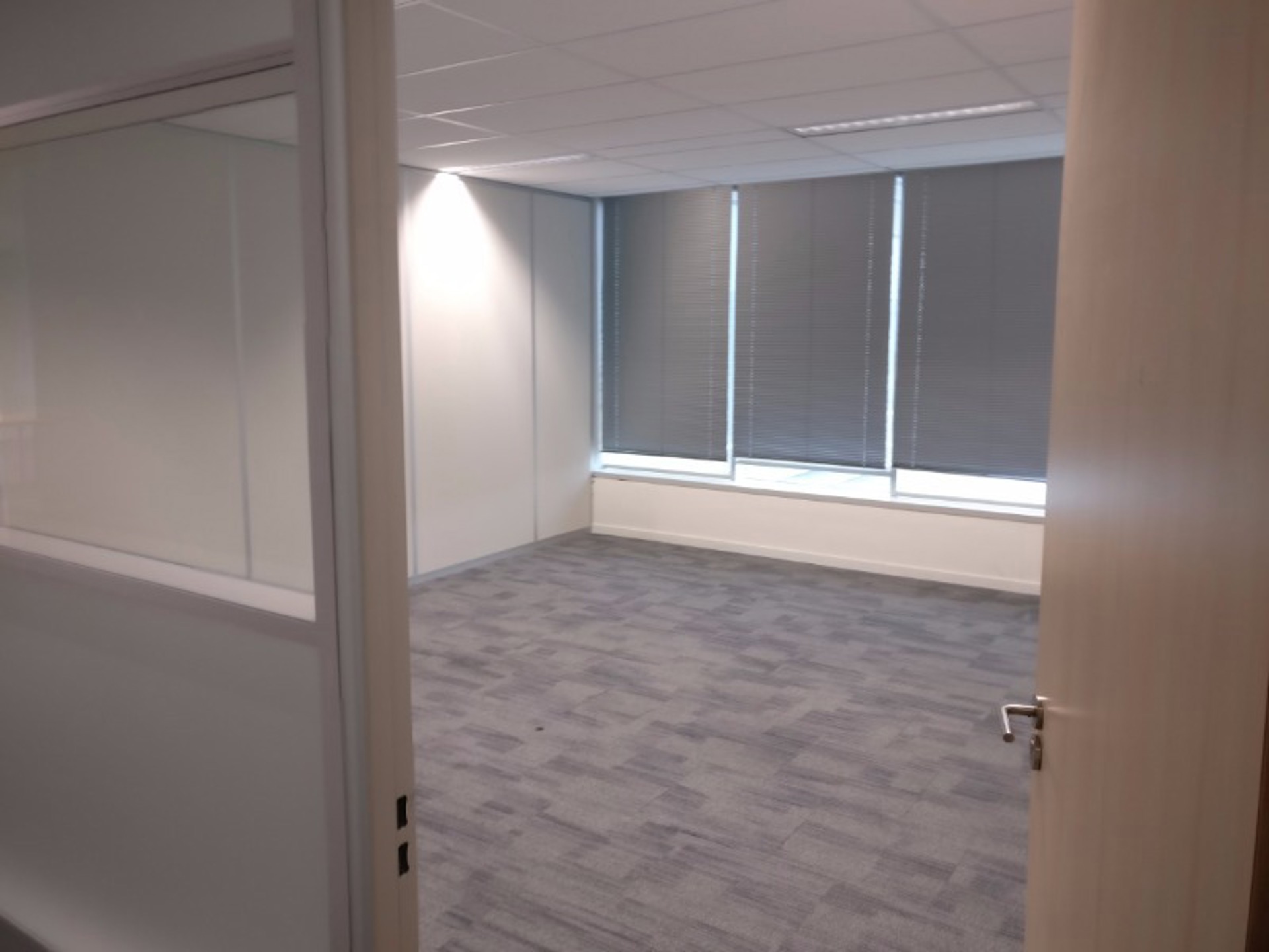 Kantoorruimte van hoge klasse te huur - foto 4