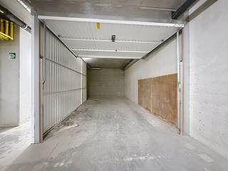 Gelegen in de Zeelaan te De Panne, in het centrum en op wandelafstand van de zee bevindt zich deze ruime garage te huur.afmetingen:2,76m B x...