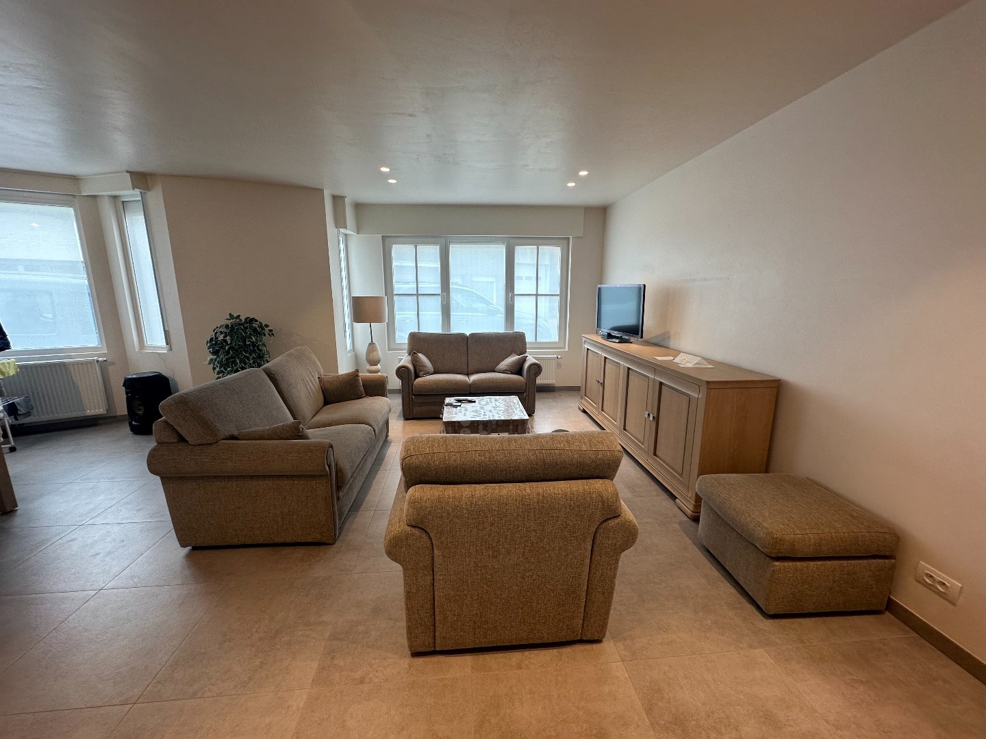 Verrassend ruime woning met 3 ruime slaapkamers en garage - foto 5