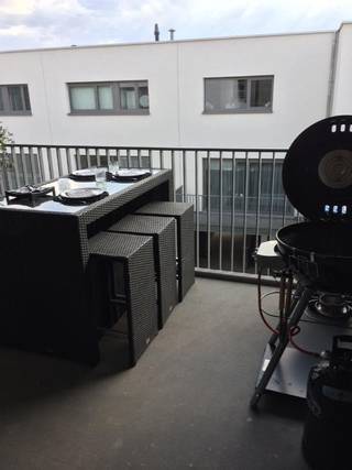 Zeer gunstig gelegen appartement op de 3eV met LIFT bestaande uit:  een hall, een woonkamer, een luxueus ingerichte keuken, een modern...