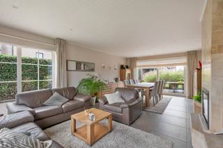 Deze instapklare en super goed onderhouden woning is werkelijk een pareltje voor wie zonder zorgen wil verhuizen. Bij het binnenkomen geniet je...