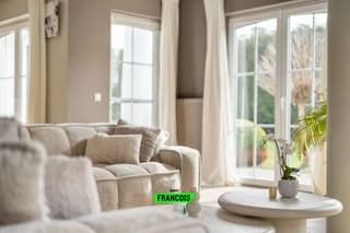 Deze prachtige villa is gelegen op een royaal perceel van 660 m² en beschikt over een fraai aangelegde en onderhouden tuin. Rondom de villa vindt...