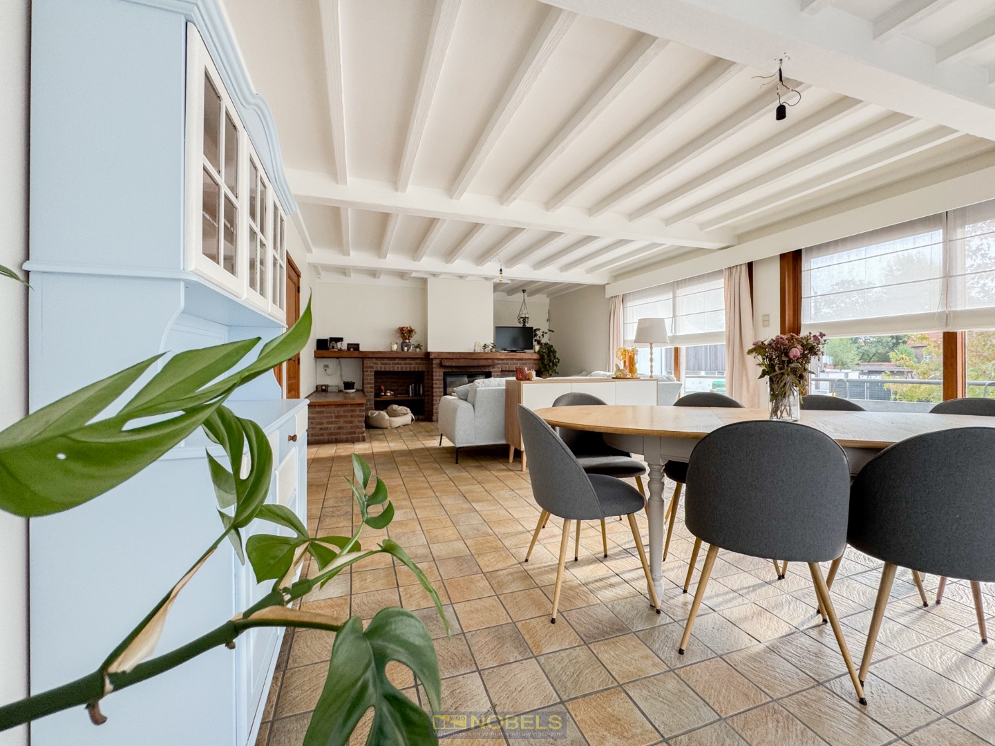 Te koop, veelzijdige eigendom met magazijn (300m²), opslagruimte en bureel te Ronse - foto 1