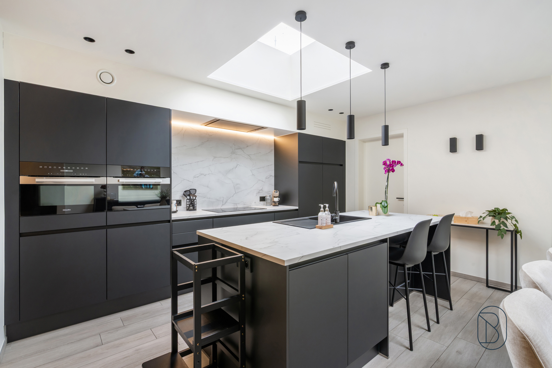 Volledig gerenoveerde woning met tuin in centrum - foto 5