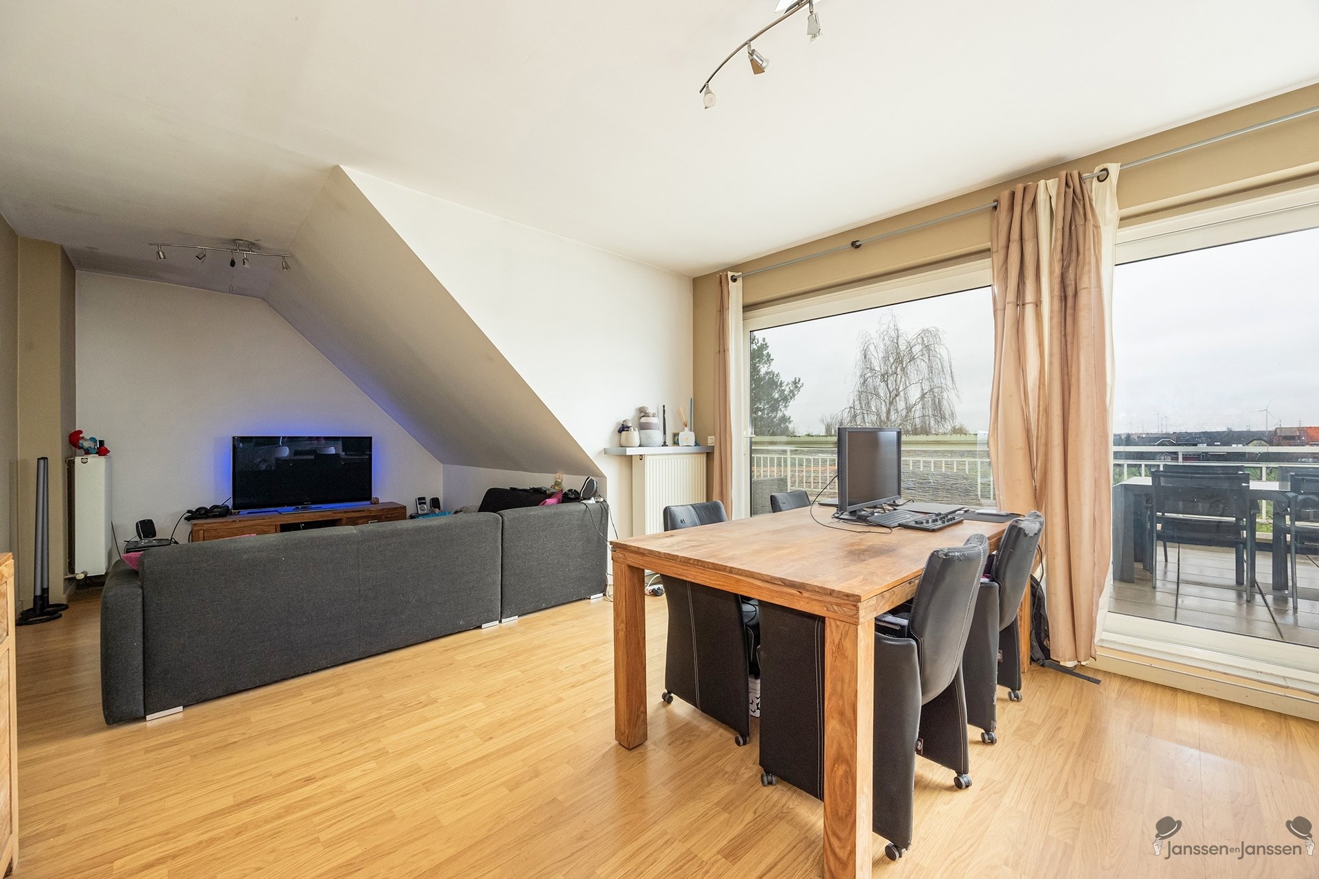Appartement met uitzonderlijk ruim terras (36 m²) en garagebox te Hoevenen - foto 4