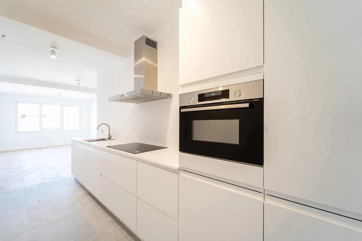 Renovated 2-bedroom apartment - photo 4
