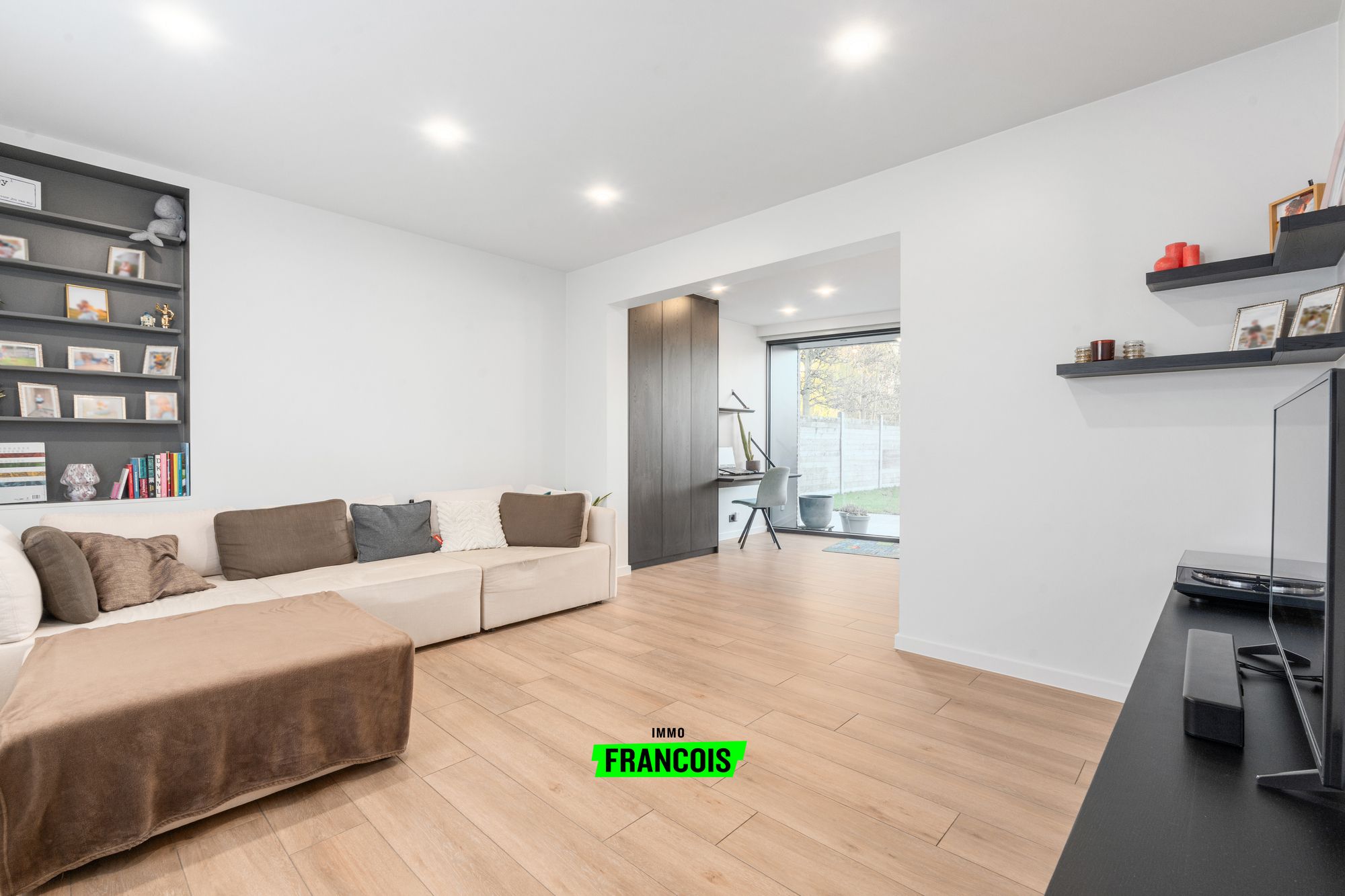 Moderne vernieuwbouwwoning in Gistel met zuidgerichte tuin en energiezuinig comfort. - foto 3