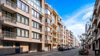 Situé dans un quartier très prisé, à proximité de la place Rubens, à quelques pas de la digue, des commerces et des restaurants animés,...