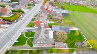 Nabij Lichtervelde stellen we u deze royale villa voor, strategisch gelegen en met goede verbinding naar de A17 en N32. Het eigendom is gelegen op...