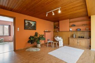 Op zoek naar een pand waar wonen en werken perfect samengaan? Dit handelshuis met woonst, garage en opslagruimte, gelegen op een absolute...
