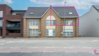 Bij ImmoFusion 7/7 “open huis” : klik op onze 3D-TOUR.Deze luxe duplexwoning is ideaal gelegen in een rustige 4-blok, kortbij de winkelstraten,...