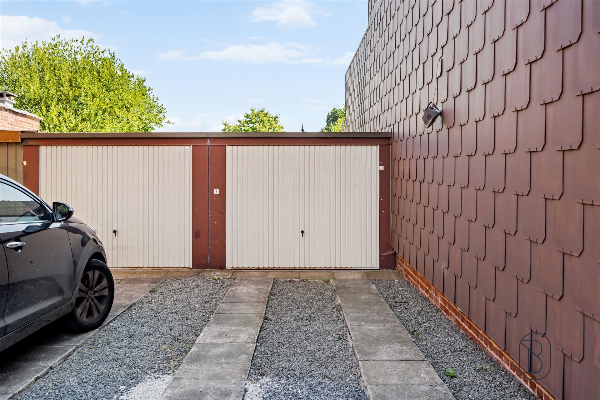 Instapklare 3-slpk woning met 2 garages, tuin en bouwgrond! - foto 5