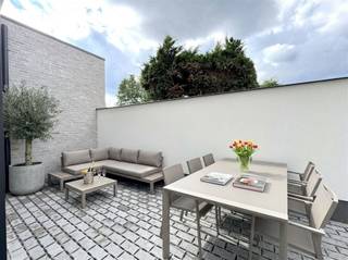 Ben je op zoek naar een nieuwbouwwoning in de dorpskern van Sinaai? Dan is dit wat u zoekt!Wees snel en koop nu nog aan *6% BTW!Het gebouw is...