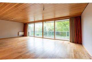 Locatie:Dit appartement gelegen op de iconische Fruithoflaan biedt tal van mogelijkheden. Het gebouw is omgeven door groen en geniet van een rustige...