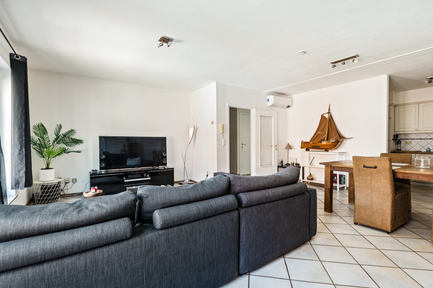 Ruim appartement (94 m²) met twee slaapkamers in het centrum van Broechem! - foto 4