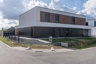 Zeer ruime halfopen nieuwbouwwoning met alle comfort in Balen. Op een rustige ligging aan de rand van Balen vindt u deze instapklare, hoogwaardige...