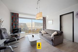 VLAKBIJ ZEE! Erg zonnig appartement, gelegen op de eerste verdieping van de verzorgde residentie Astrid, pal in het bruisende toeristische hart...