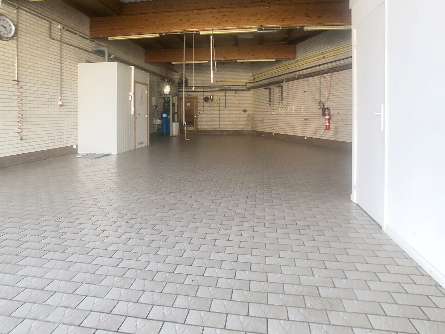 Commercial for rent in Oostnieuwkerke - photo 4