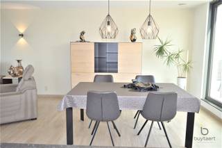 Een uniek dakappartement met twee slaapkamers in het hartje van Schilde. Dit luxueus dakappartement biedt alle comfort.Het is uitgerust met...