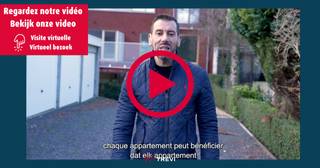 <p>Ruim en licht penthouse, ideaal voor een gezin of koppel. Grote leefruimte van 46m² met toegang tot een gezellig terras, perfect voor ontspanning. Moderne open keuken, twee comfortabele slaapkamers, stijlvolle badkamer, aparte toilet en berging. De lift komt rechtstreeks uit in het appartement voor optimale privacy. Future Proof afgewerkt (EPC B+), energiezuinig en duurzaam. Perfecte combinatie van ruimte, comfort en praktisch wonen, met alle voordelen van de stad binnen handbereik.<br />Mogelijhkeid 6% btw + abattement. Verkoop kelder en parkeerbox verplicht.</p>