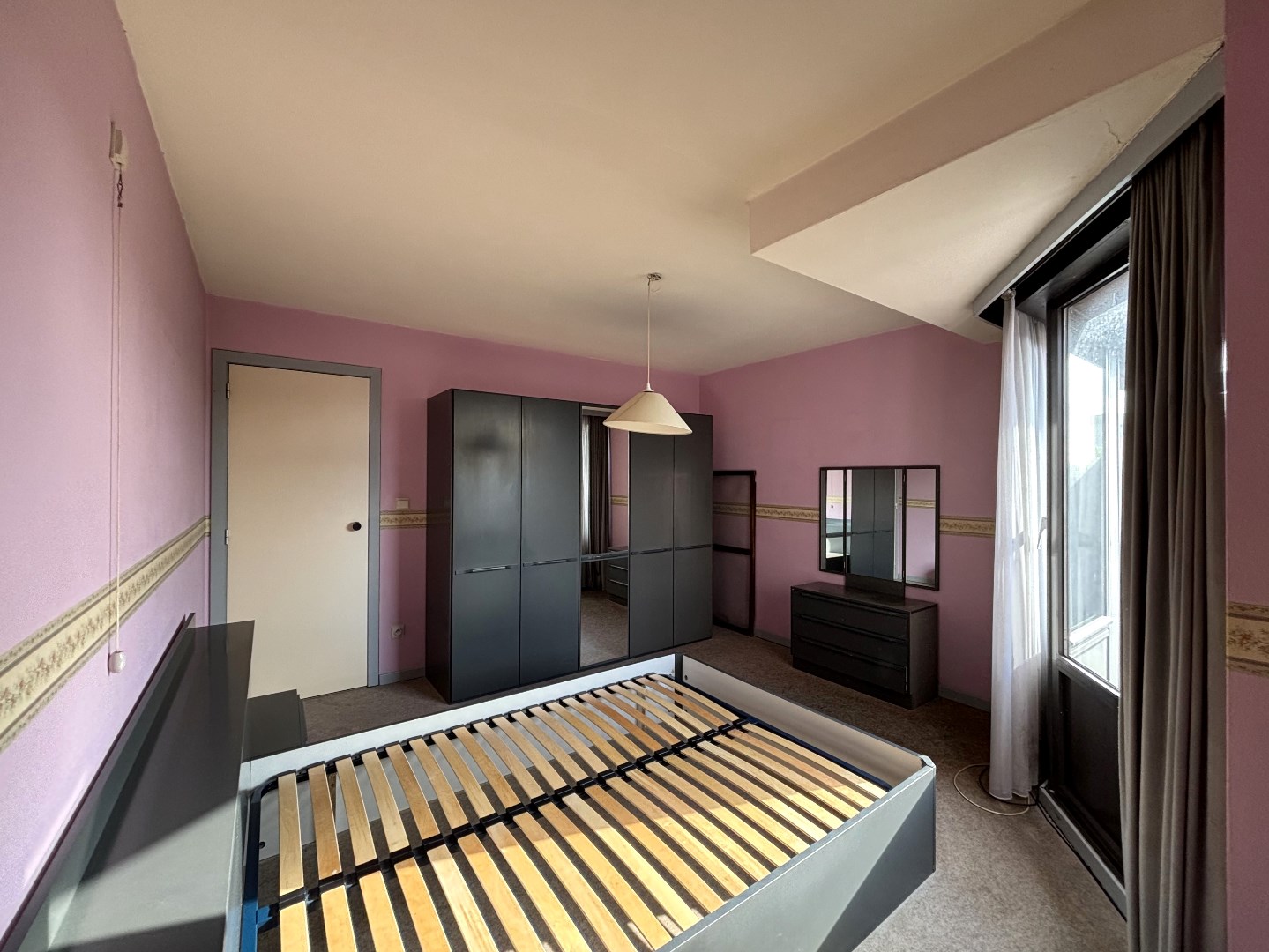 Deels te renoveren appartement met 2 slpk. gelegen in het centrum van Leopoldsburg - foto 3