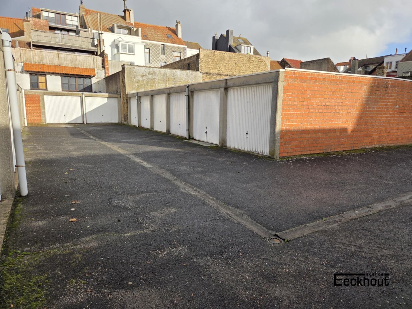 Gesloten garagebox op gunstige locatie - foto 1