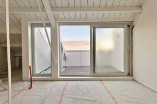 Het appartement bevindt zich op de bovenste verdieping van een loftencomplex op het hippe Eilandje. Een mooie, open ruimte met veel raampartijen en...