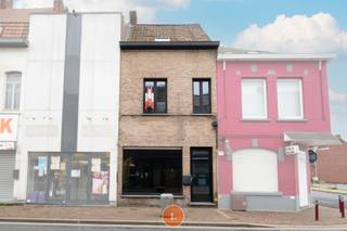 Dit ruime pand is ideaal gelegen nabij diverse voorzieningen. Het pand biedt een veelzijdige indeling, geschikt...