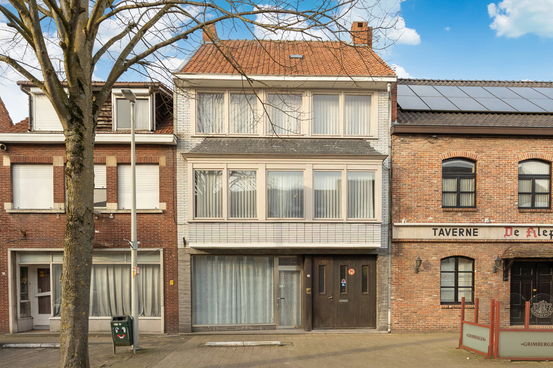 Handelshuis met 3 slaapkamers, mooie tuin en garage  - foto 1