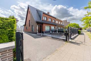 Bent u op zoek naar een unieke eigendom waar wonen én werken hand in hand gaan? Dan is deze halfopen woning met ruime loods precies wat u...
