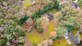 Volledig te renoveren, verkavelbaar eigendom te Putte-Kapellen!Deze villa op ca. 8.104 m² is gelegen in een autoluwe dreef tussen Heide, Kapellen en...