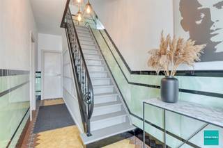 Welkom in deze ruime en charmante woning in het hart van Denderhoutem. Deze prachtige gezinswoning straalt karakter en comfort uit en biedt tal...