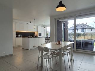 LOKEREN - Nabij het centrum van Lokeren, op een boogscheut van het 'Molsbroek' en verschillende invalswegen kan u deze afgewerkte...