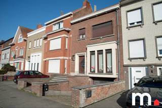 Deze prachtige woning in Kortrijk biedt alles wat u zoekt! Met een grondoppervlakte van 292 m² geniet u van ruime, lichtrijke kamers en...