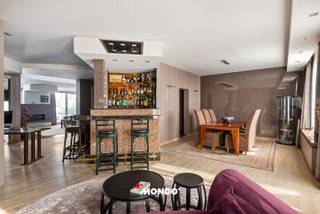 Are you dreaming of the perfect combination of living and working? Then seize this unique opportunity with this property in the vibrant center...